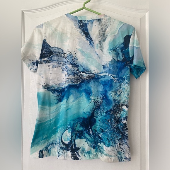 2 for 1! Marble print short sleeve shirts. Size small. - Picture 8 of 11